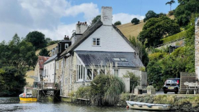 Duck Cottage - Waters Edge, Exclusive Village Location